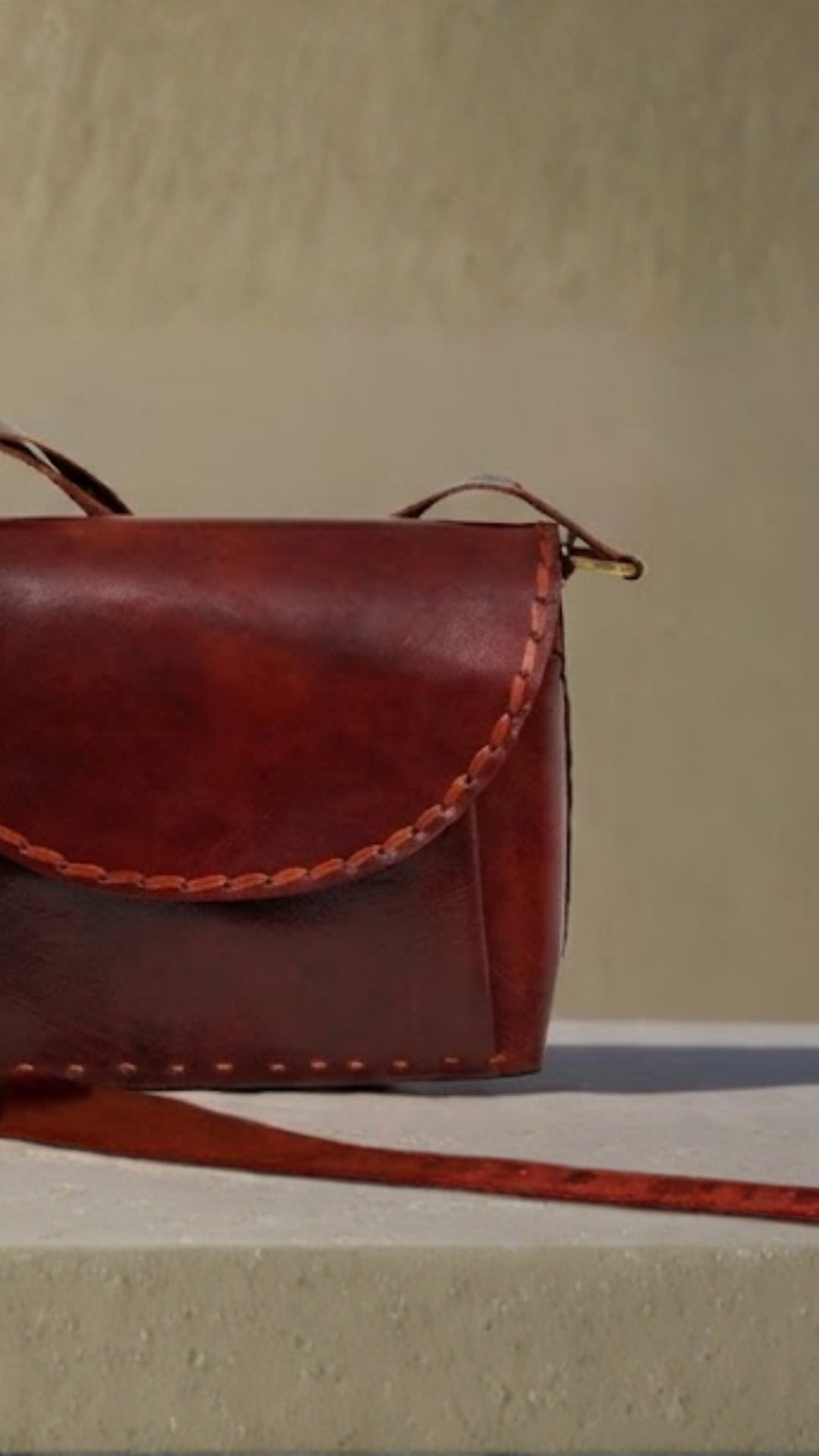 Niche Arco Saddle – Crimson