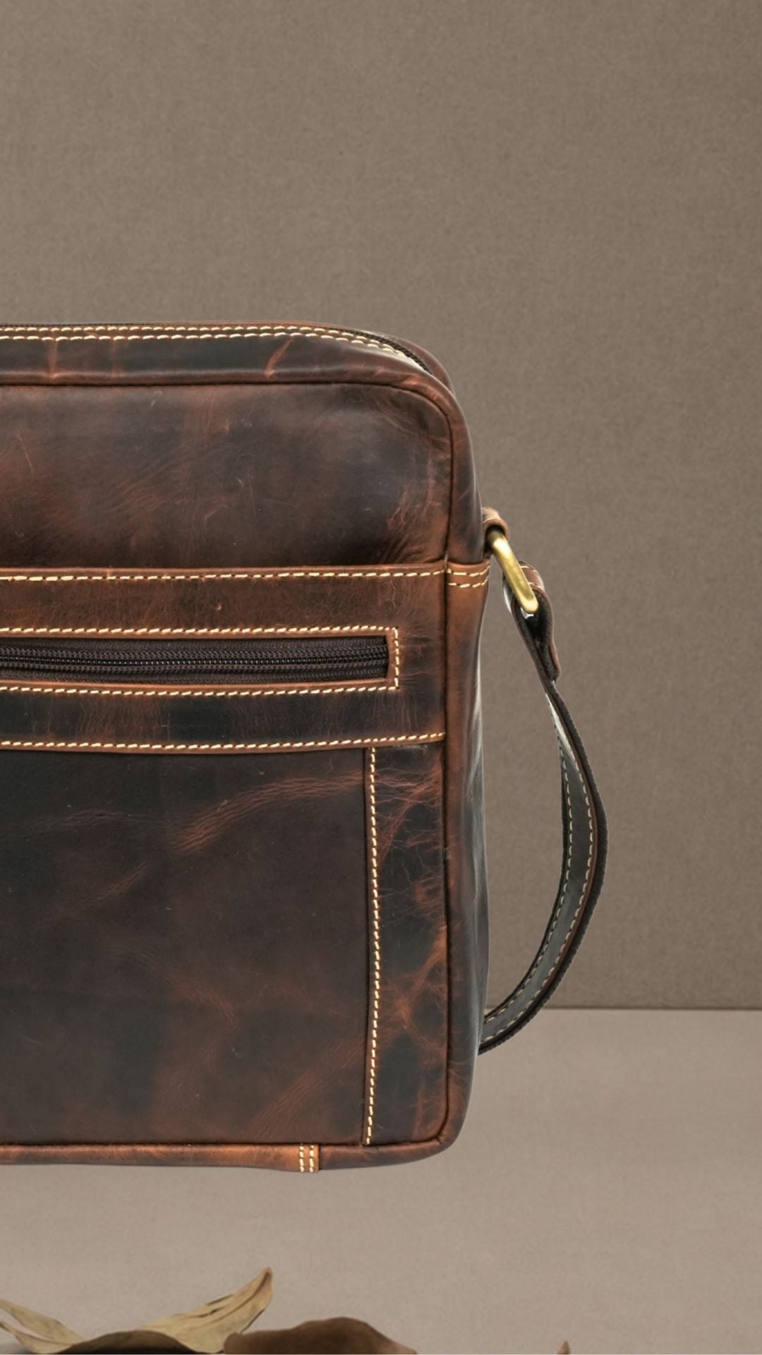 Niche Arco Sling – Dark Brown