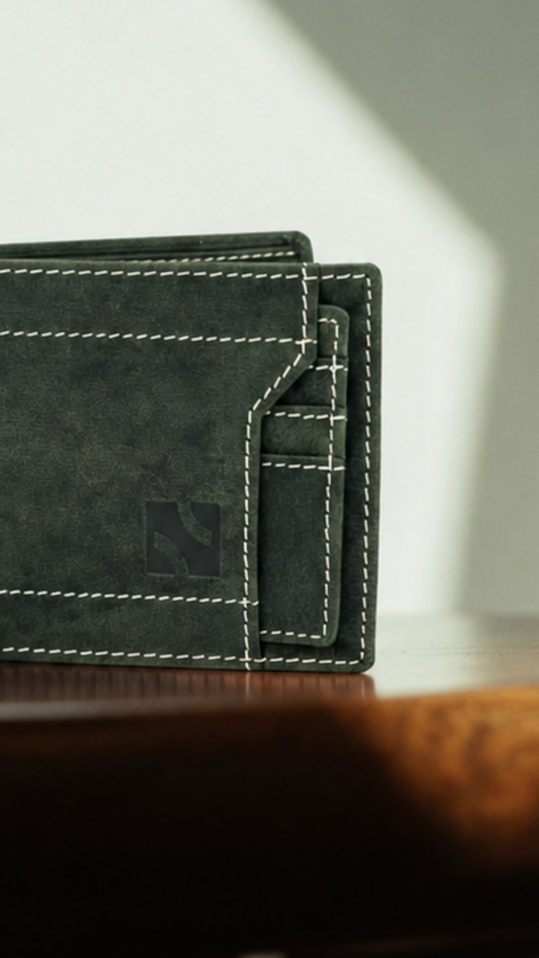 Niche Core Stitch Wallet – Noir